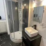Apartment F1 *