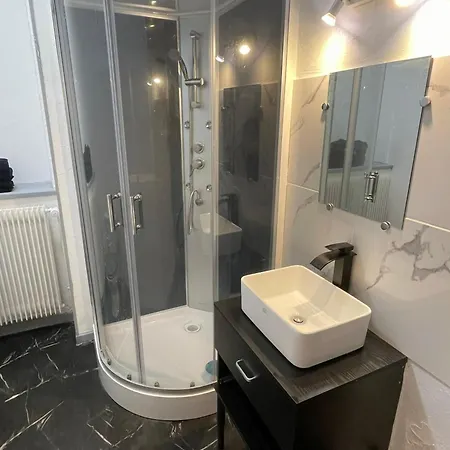 Appartement F1 *